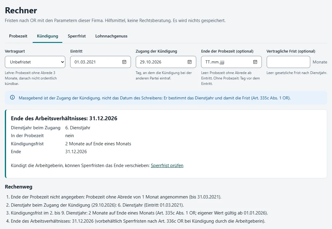 Calculator "Kündigung" (notice) with start date 01.03.2021 and notice received on 29.10.2026: result "Ende des Arbeitsverhältnisses: 31.12.2026" (end of employment) with year of service at receipt, probation and notice period, then the four calculation steps.